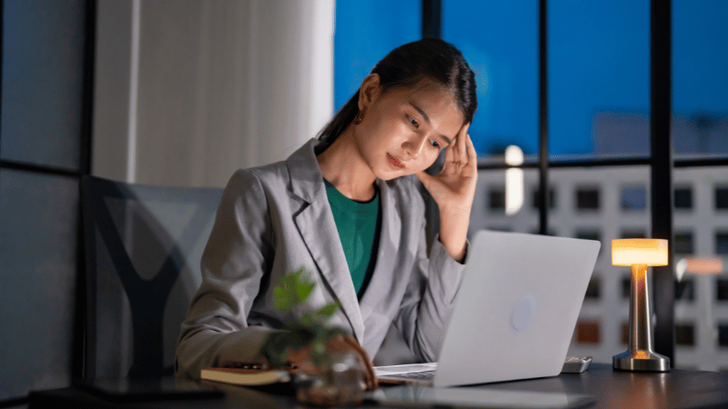 作息不規律、長時間工作的上班族